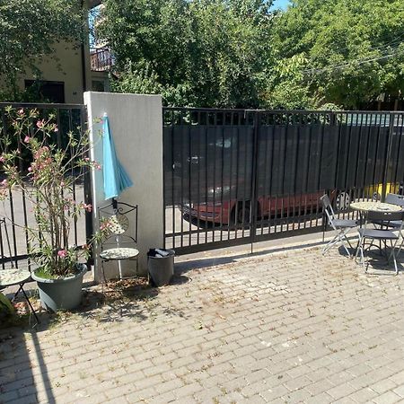 Lovely Apartment In Villa In Bukarest Eksteriør billede