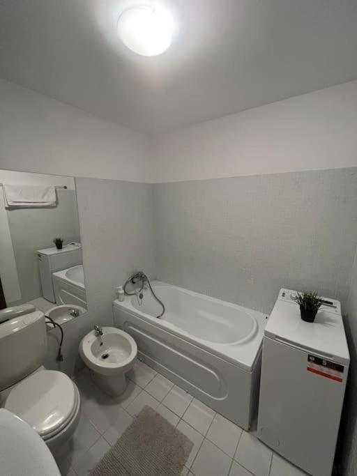 Lovely Apartment In Villa In Bukarest Eksteriør billede