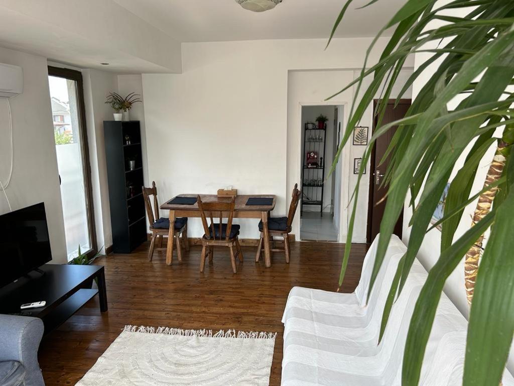 Lovely Apartment In Villa In Bukarest Eksteriør billede